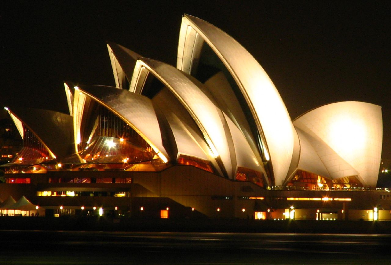 Sydney Opera House by night.jpg